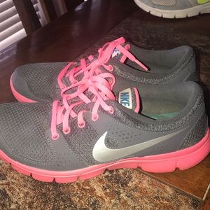 Nike tennis shoes